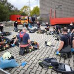 Ordnungsgemäßes ablegen der Schutzkleidung nach der durchgeführten Übung.