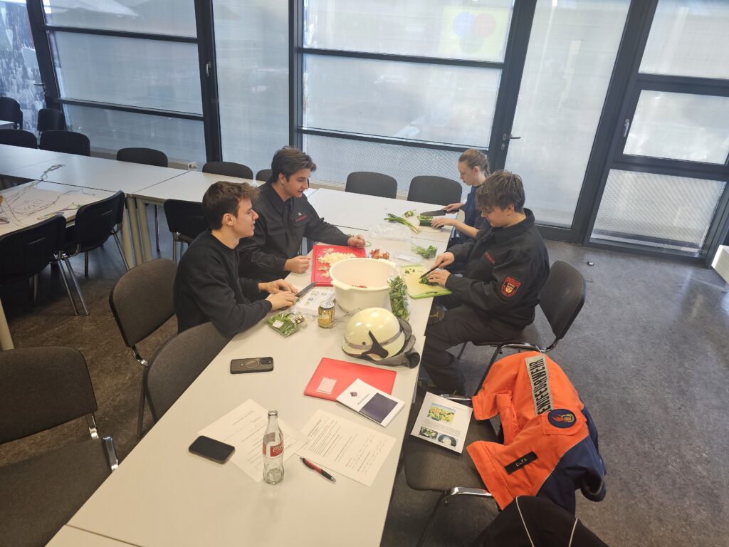 Auch beim Grundlehrgang wird den Teilnehmer/innen durch das PSU-Team der mögliche Umgang mit belastenden Situationen geschildert.