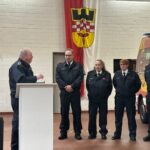 Leiter der Feuerwehr mit den Einheitsführern und der stellvertretenden Stadtjugendfeuerwehrwartin