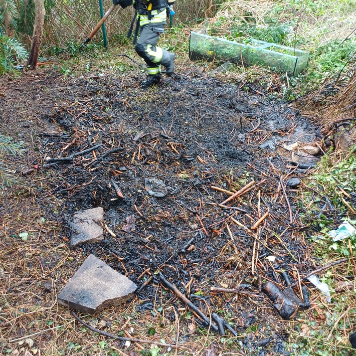 Die verbrannte Fläche nach den Löschmaßnahmen