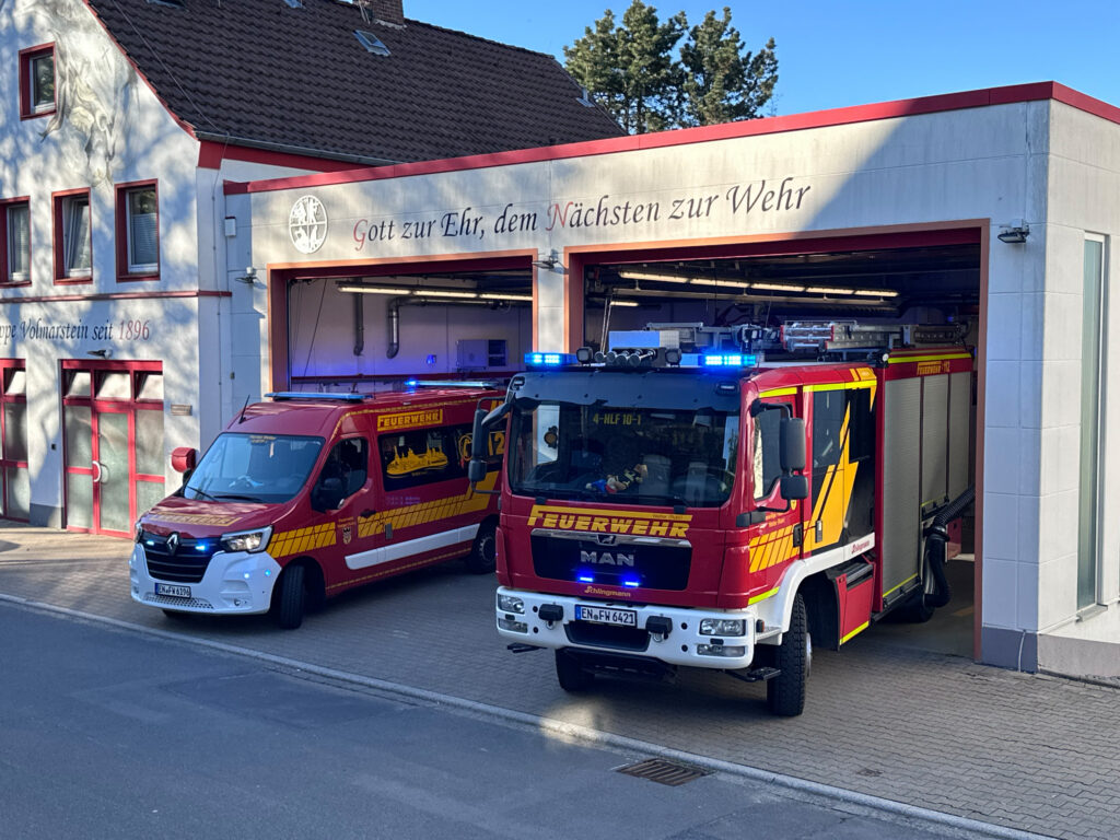 MTF und HLF im Gerätehaus Volmarstein