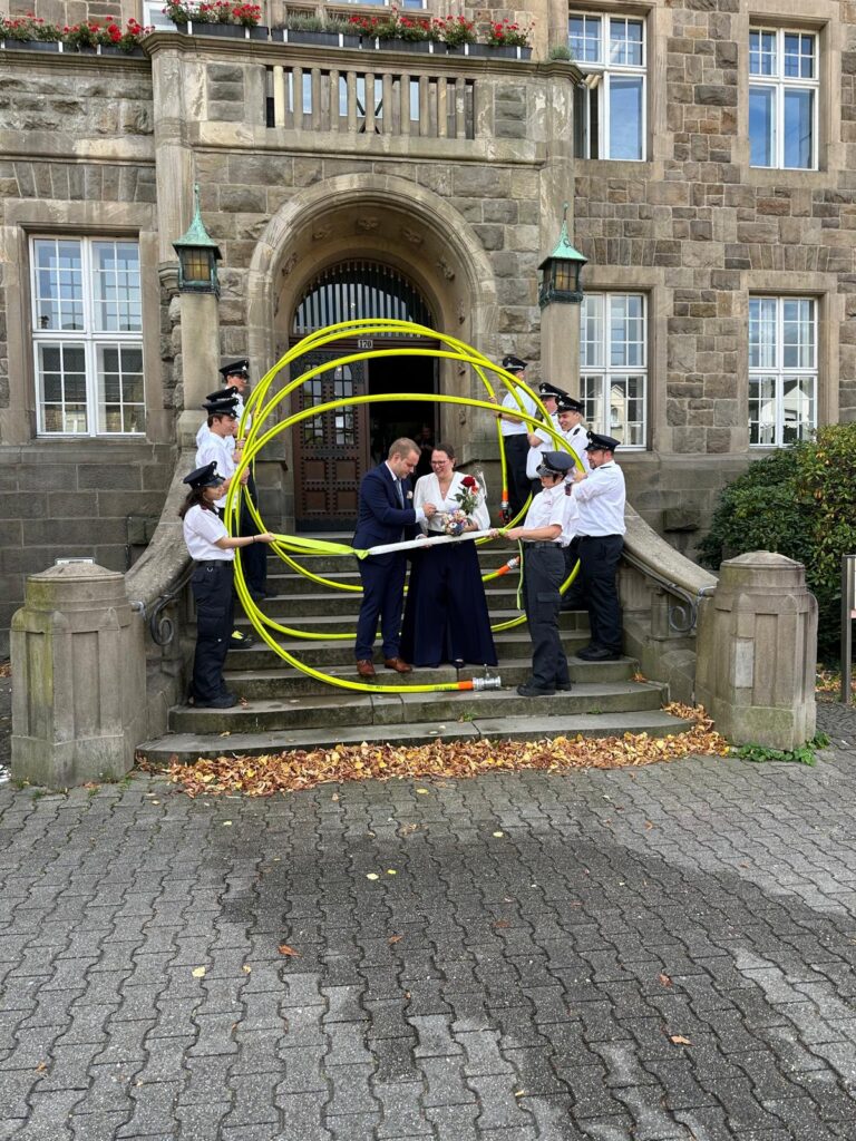 Splierstehen für die Hochzeit eines Kameraden der Löscheinheit