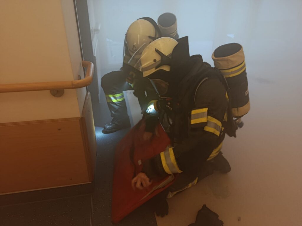 Vorbereitung eines Rauchvorhangs unter PA