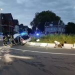 Der verunfallte Plw im Kreisverkehr