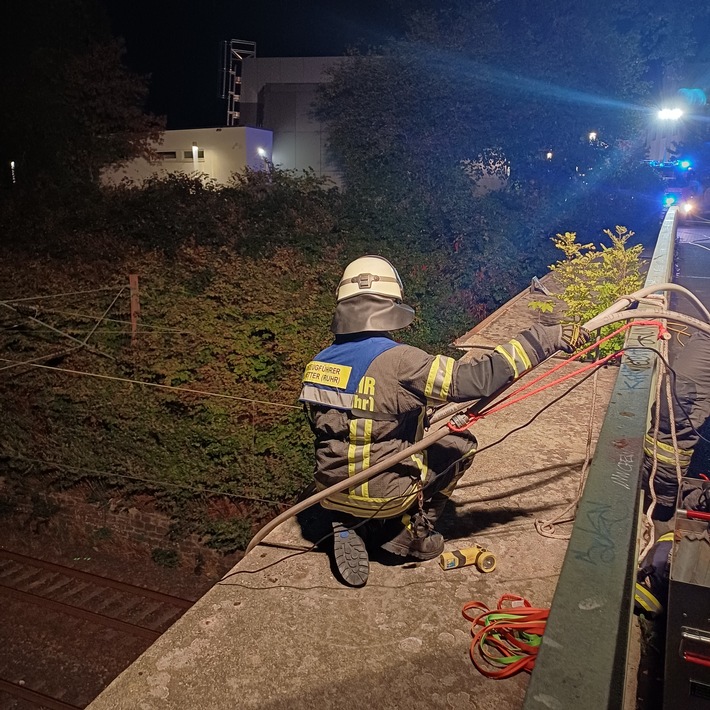 Materialien wurden sicher nach unten abgeseilt