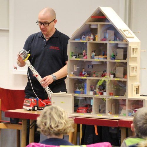 Dafür steht mit Liebe zum Detail beschafftes Material zur Verfügung.